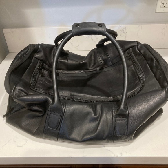 Kenneth Cole Reaction Handbags - Kenneth Cole leather duffel